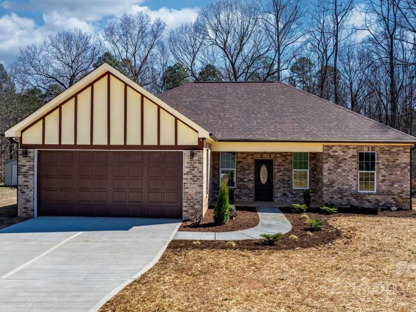 105 4th Street, Catawba, NC 28609.  MLS# CAR4233338, YatesRealty ID 4374. 