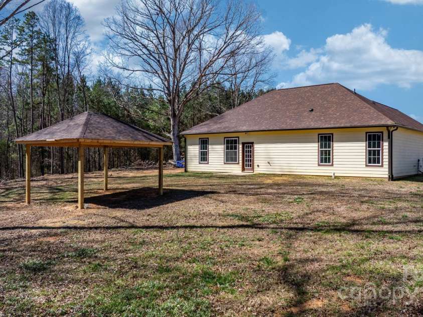 105 4th Street, Catawba, NC 28609.  MLS# CAR4233338, YatesRealty ID 4374. 