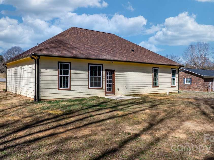 105 4th Street, Catawba, NC 28609.  MLS# CAR4233338, YatesRealty ID 4374. 