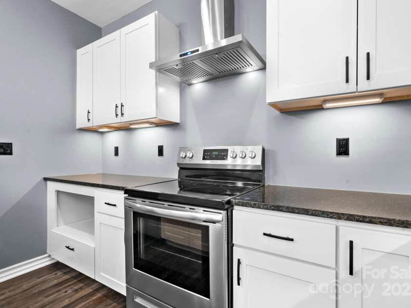 105 4th Street, Catawba, NC 28609.  MLS# CAR4233338, YatesRealty ID 4374. 