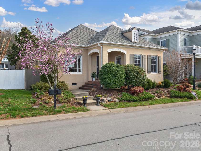224 Leucothoe Lane, Asheville, NC 28803.  MLS# CAR4357079, YatesRealty ID 4374. 