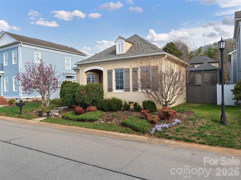 224 Leucothoe Lane, Asheville, NC 28803.  MLS# CAR4357079, YatesRealty ID 4374. 