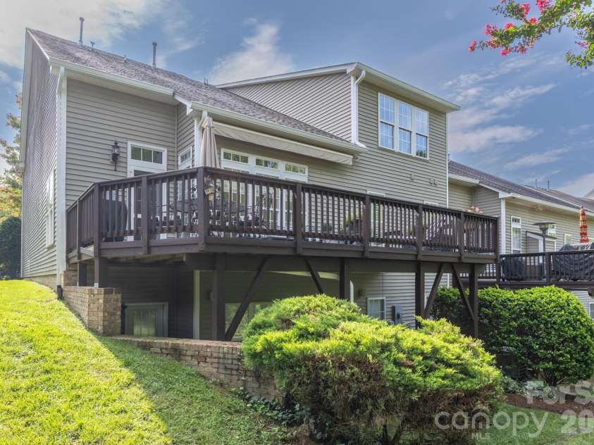10211 Linksland Drive, Huntersville, NC 28078.  MLS# CAR4411684, YatesRealty ID 43740. 