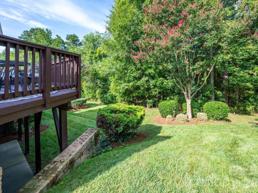 10211 Linksland Drive, Huntersville, NC 28078.  MLS# CAR4411684, YatesRealty ID 43740. 