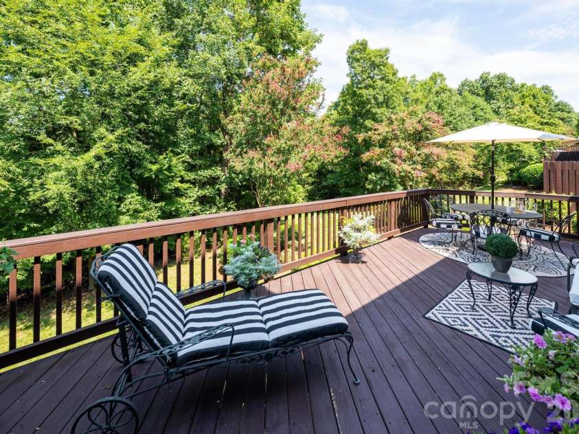 10211 Linksland Drive, Huntersville, NC 28078.  MLS# CAR4411684, YatesRealty ID 43740. 