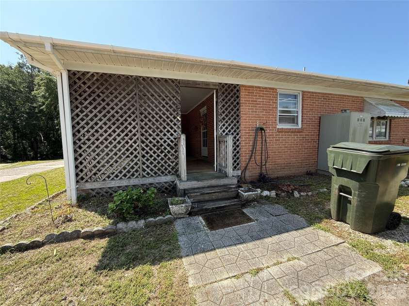 206 Welsh Street, Kershaw, SC 29067.  MLS# CAR4413345, YatesRealty ID 43741. 