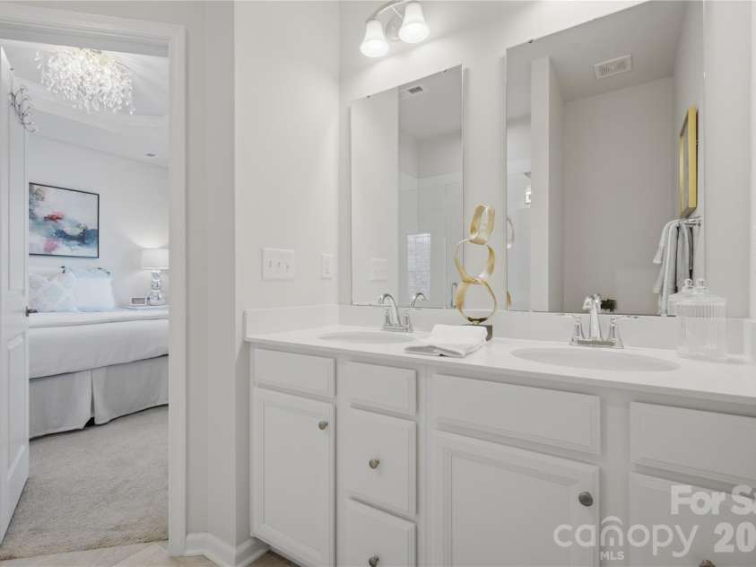 4014 Edenborn Lane, Charlotte, NC 28208.  MLS# CAR4406016, YatesRealty ID 43742. Double vanity