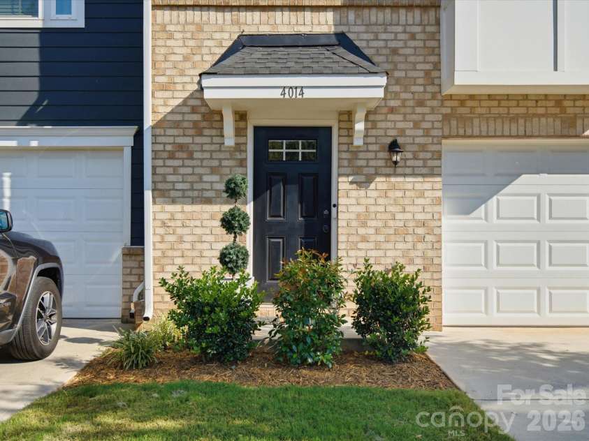 4014 Edenborn Lane, Charlotte, NC 28208.  MLS# CAR4406016, YatesRealty ID 43742. Welcome Home