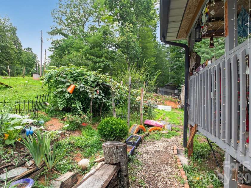 997 Bethel Ridge Lane, Morganton, NC 28655.  MLS# CAR4414250, YatesRealty ID 43744. 