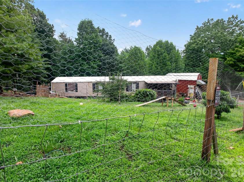 997 Bethel Ridge Lane, Morganton, NC 28655.  MLS# CAR4414250, YatesRealty ID 43744. 