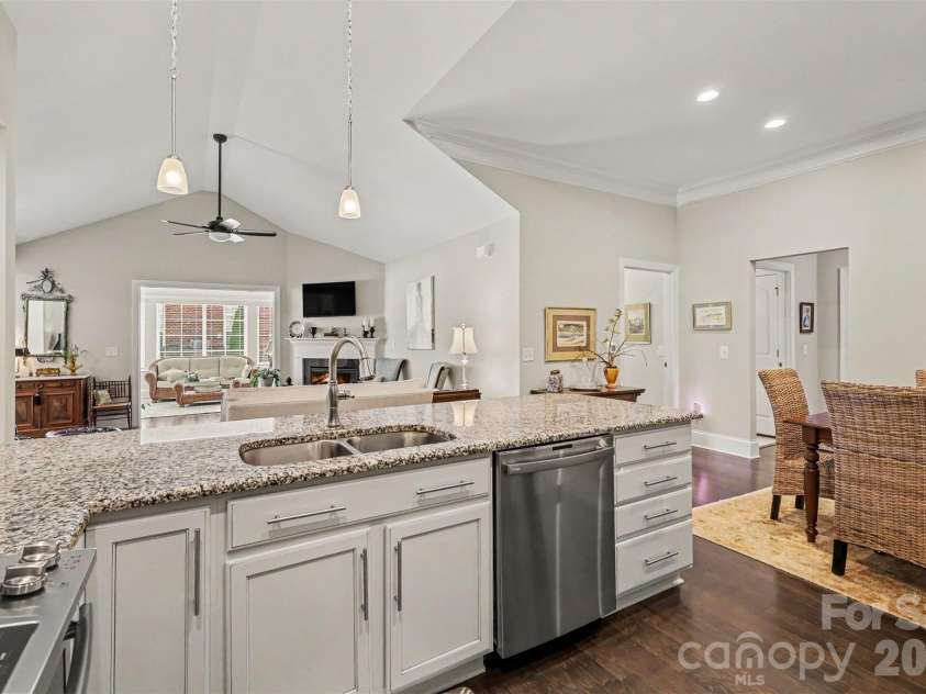 123 Adelaide Way, Rock Hill, SC 29732.  MLS# CAR4412246, YatesRealty ID 43747. Kitchen