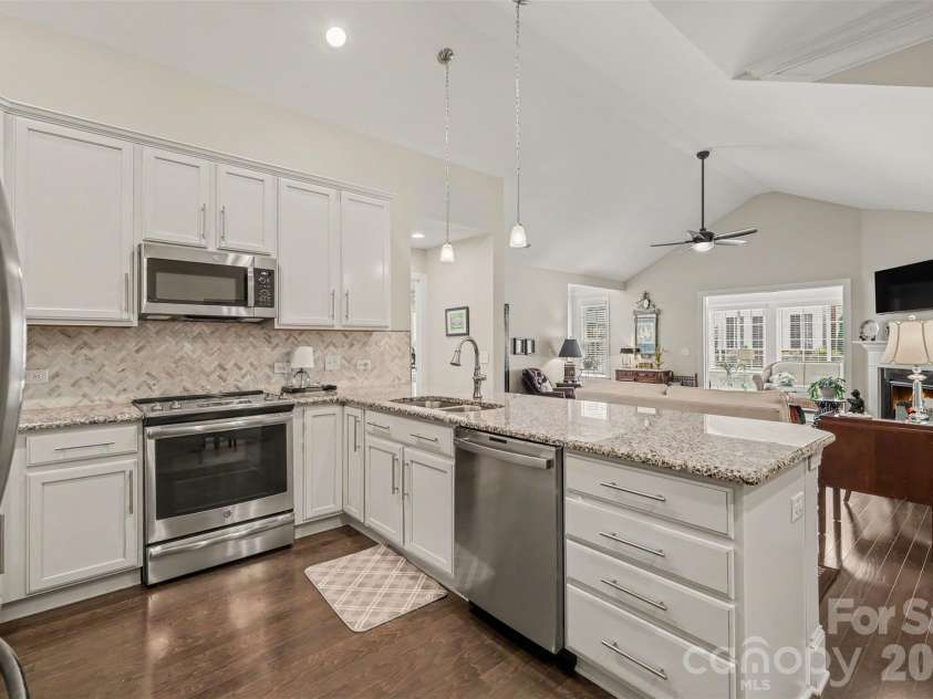 123 Adelaide Way, Rock Hill, SC 29732.  MLS# CAR4412246, YatesRealty ID 43747. Kitchen