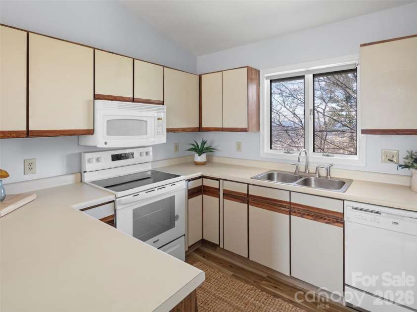 432 Windswept Drive, Asheville, NC 28801.  MLS# CAR4353750, YatesRealty ID 4375. 