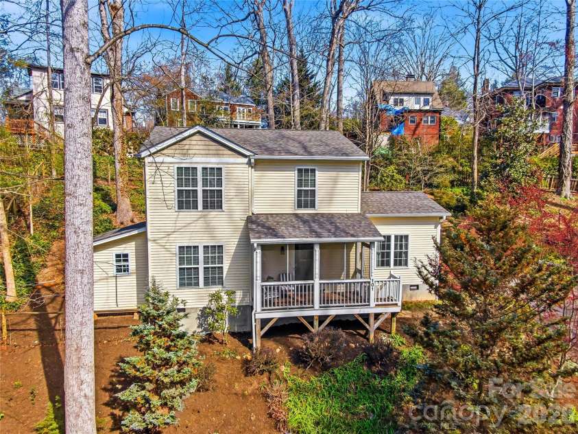 101 Westover Drive, Asheville, NC 28801.  MLS# CAR4357877, YatesRealty ID 43750. 
