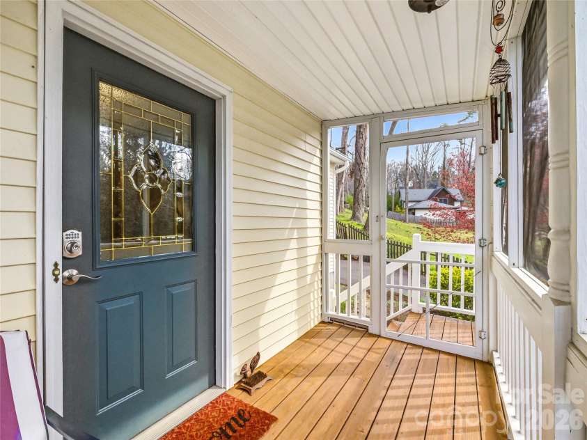 101 Westover Drive, Asheville, NC 28801.  MLS# CAR4357877, YatesRealty ID 43750. 