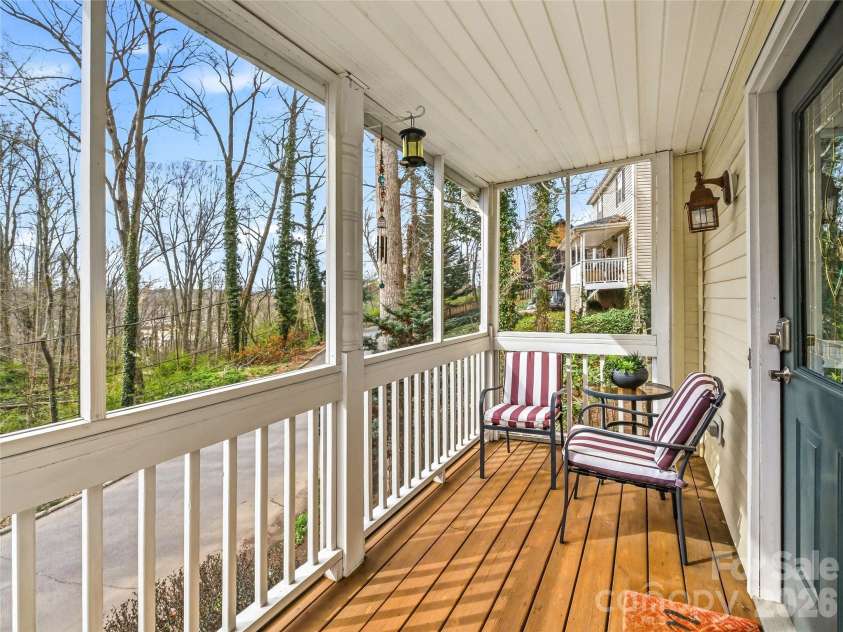 101 Westover Drive, Asheville, NC 28801.  MLS# CAR4357877, YatesRealty ID 43750. 