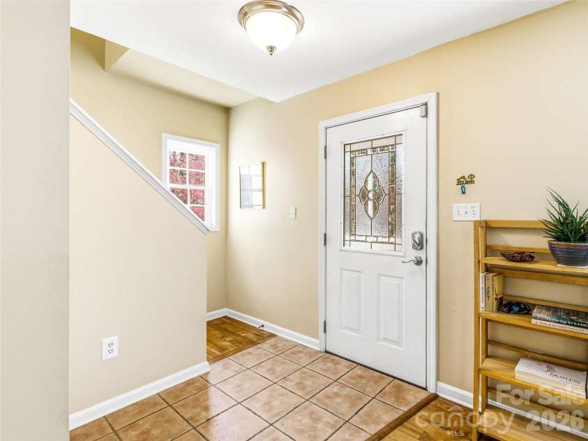 101 Westover Drive, Asheville, NC 28801.  MLS# CAR4357877, YatesRealty ID 43750. 