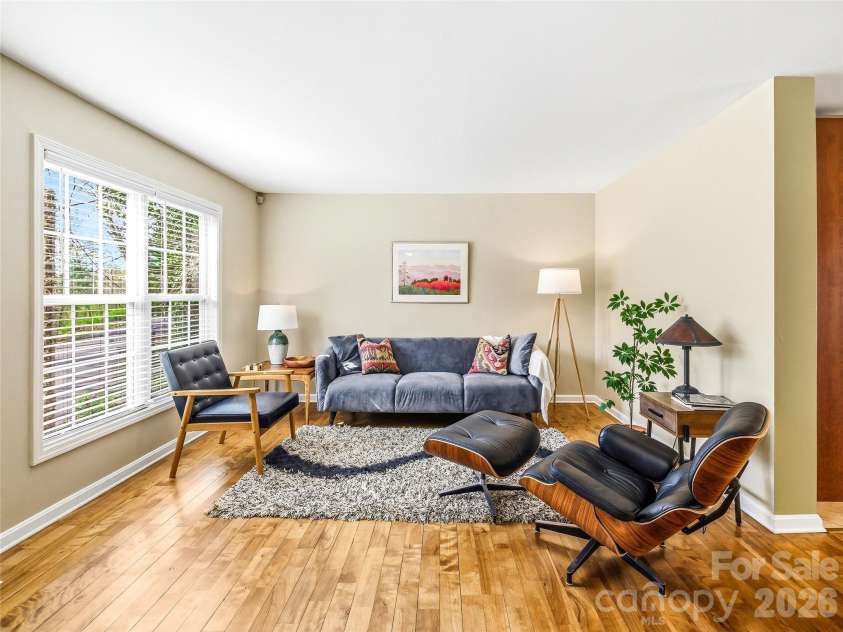 101 Westover Drive, Asheville, NC 28801.  MLS# CAR4357877, YatesRealty ID 43750. 