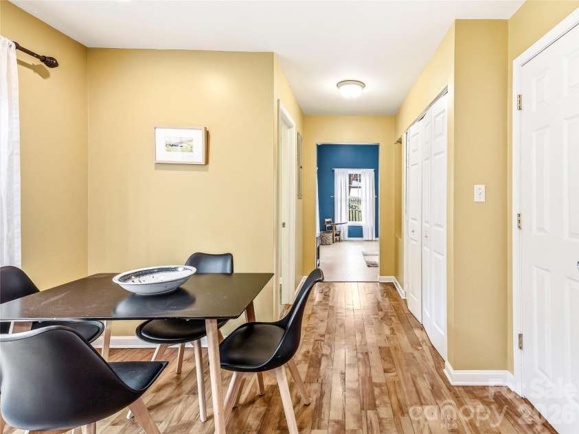 101 Westover Drive, Asheville, NC 28801.  MLS# CAR4357877, YatesRealty ID 43750. 