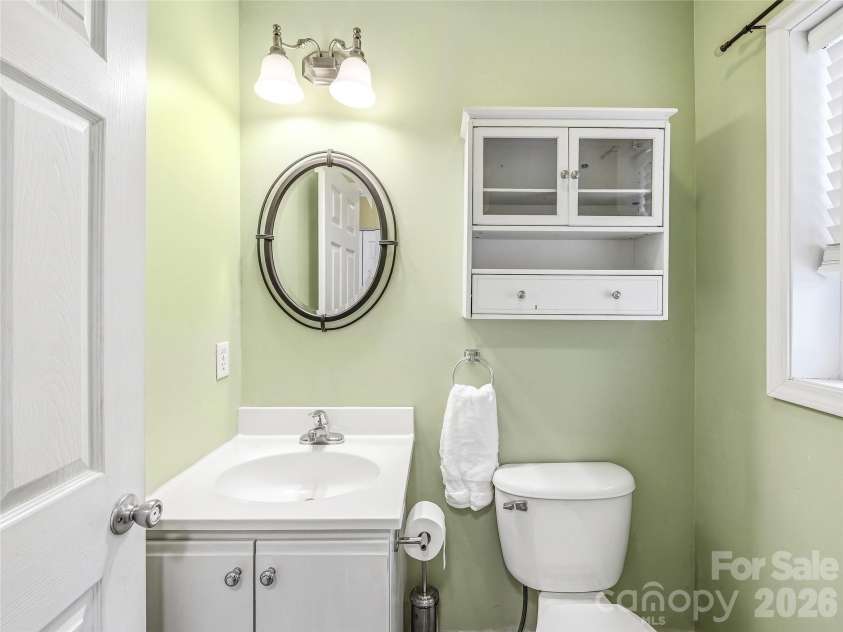 101 Westover Drive, Asheville, NC 28801.  MLS# CAR4357877, YatesRealty ID 43750. 