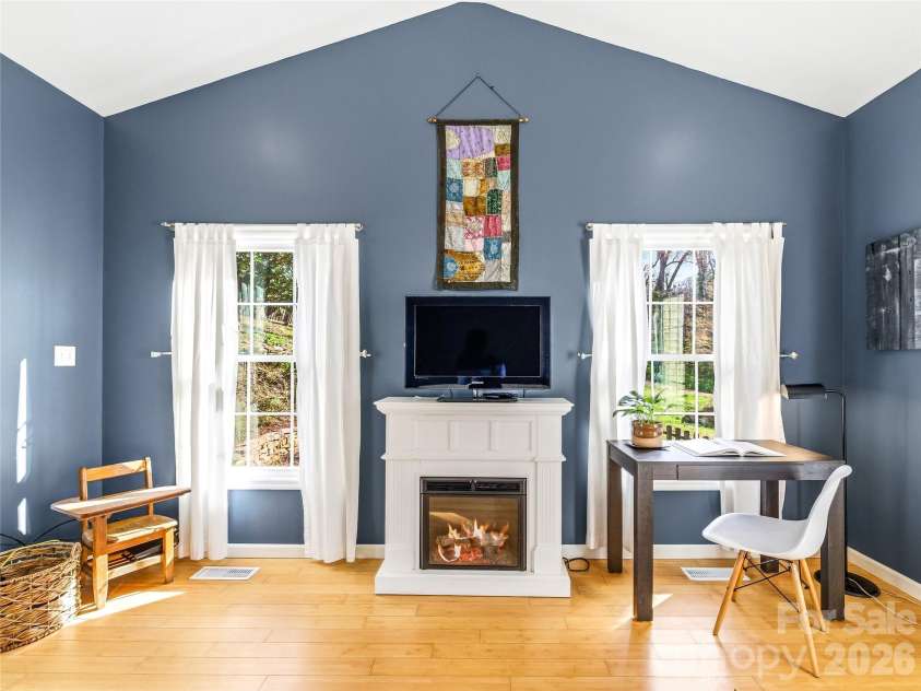 101 Westover Drive, Asheville, NC 28801.  MLS# CAR4357877, YatesRealty ID 43750. 
