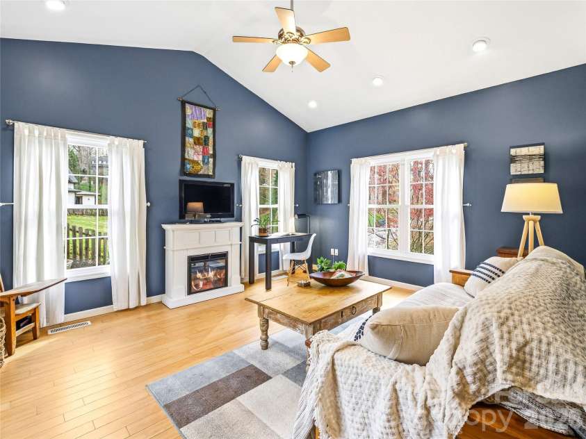 101 Westover Drive, Asheville, NC 28801.  MLS# CAR4357877, YatesRealty ID 43750. 