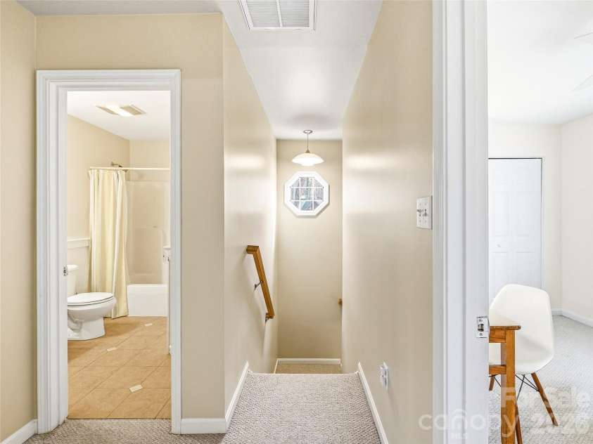 101 Westover Drive, Asheville, NC 28801.  MLS# CAR4357877, YatesRealty ID 43750. 