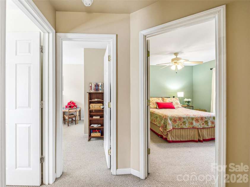 101 Westover Drive, Asheville, NC 28801.  MLS# CAR4357877, YatesRealty ID 43750. 