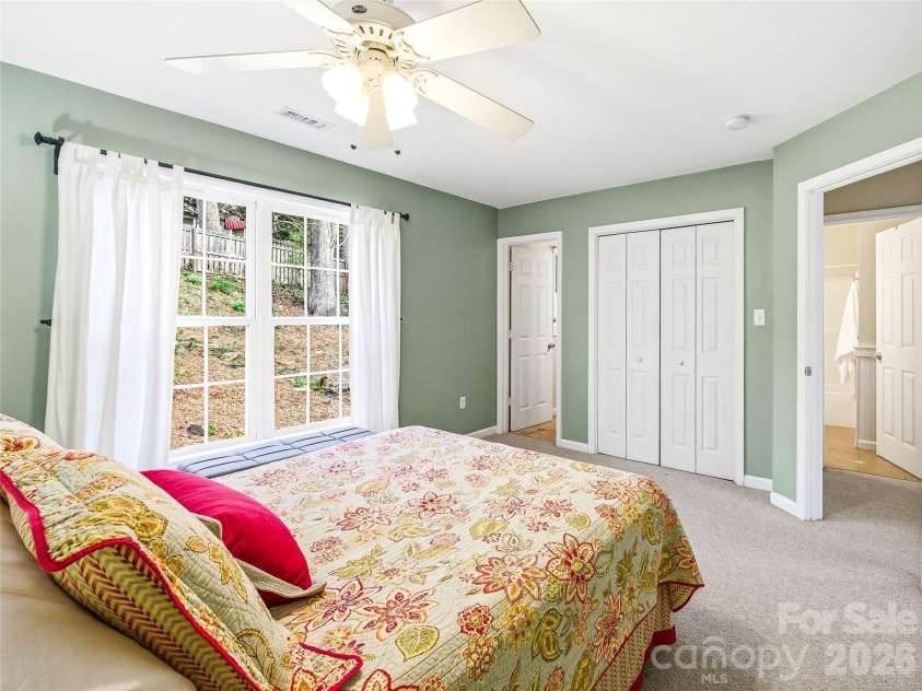 101 Westover Drive, Asheville, NC 28801.  MLS# CAR4357877, YatesRealty ID 43750. 