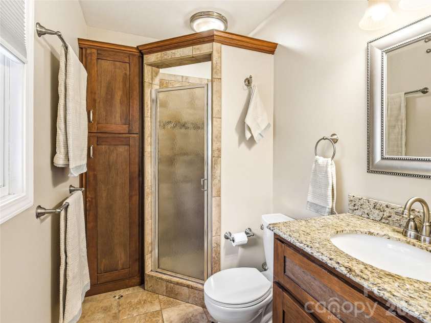 101 Westover Drive, Asheville, NC 28801.  MLS# CAR4357877, YatesRealty ID 43750. 