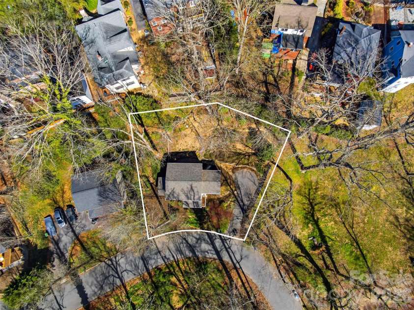 101 Westover Drive, Asheville, NC 28801.  MLS# CAR4357877, YatesRealty ID 43750. 