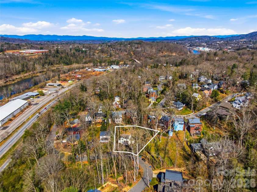 101 Westover Drive, Asheville, NC 28801.  MLS# CAR4357877, YatesRealty ID 43750. 