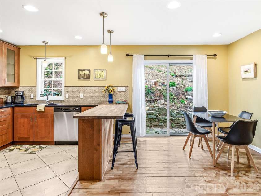 101 Westover Drive, Asheville, NC 28801.  MLS# CAR4357877, YatesRealty ID 43750. Kitchen/Dining