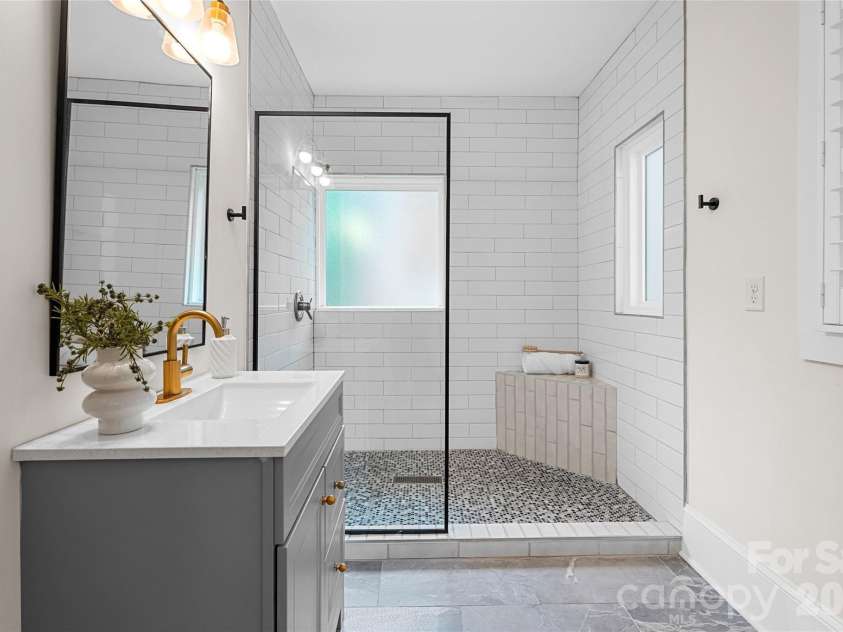 4341 Old Saybrook Court, Charlotte, NC 28211.  MLS# CAR4375795, YatesRealty ID 43751. Updated main-level full bath adds flexibility for guests or multi-generational living.