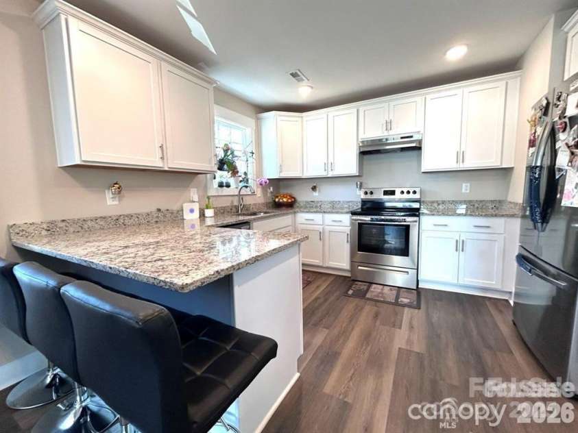 606 Carpenter Street, Dallas, NC 28034.  MLS# CAR4345716, YatesRealty ID 4376. 