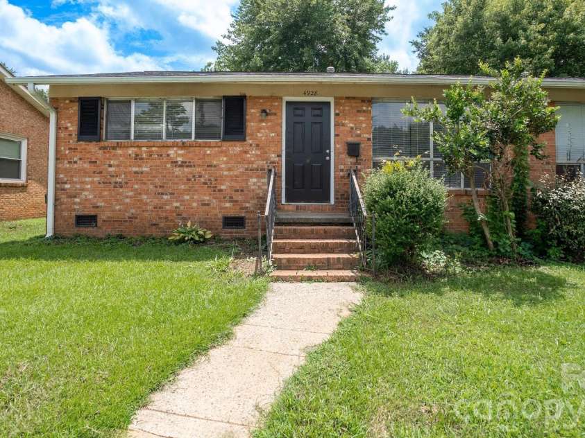 4926 Malibu Drive, Charlotte, NC 28215.  MLS# CAR4412464, YatesRealty ID 43760. 