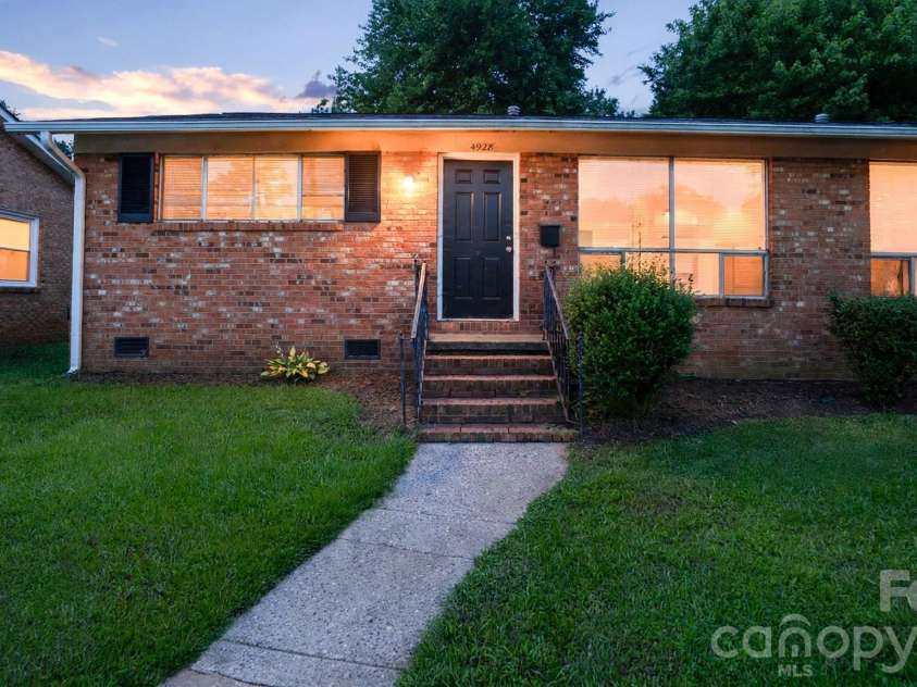 4926 Malibu Drive, Charlotte, NC 28215.  MLS# CAR4412464, YatesRealty ID 43760. 