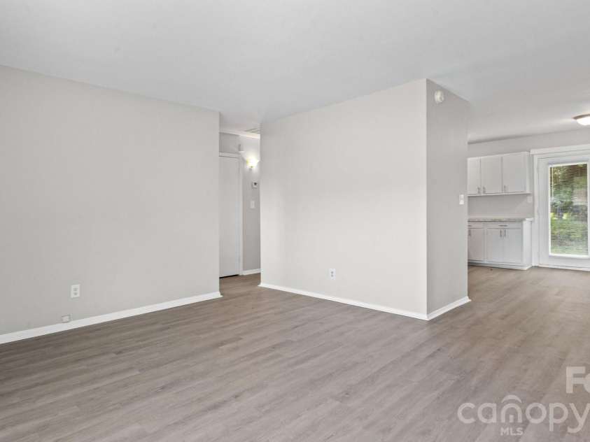 4926 Malibu Drive, Charlotte, NC 28215.  MLS# CAR4412464, YatesRealty ID 43760. 