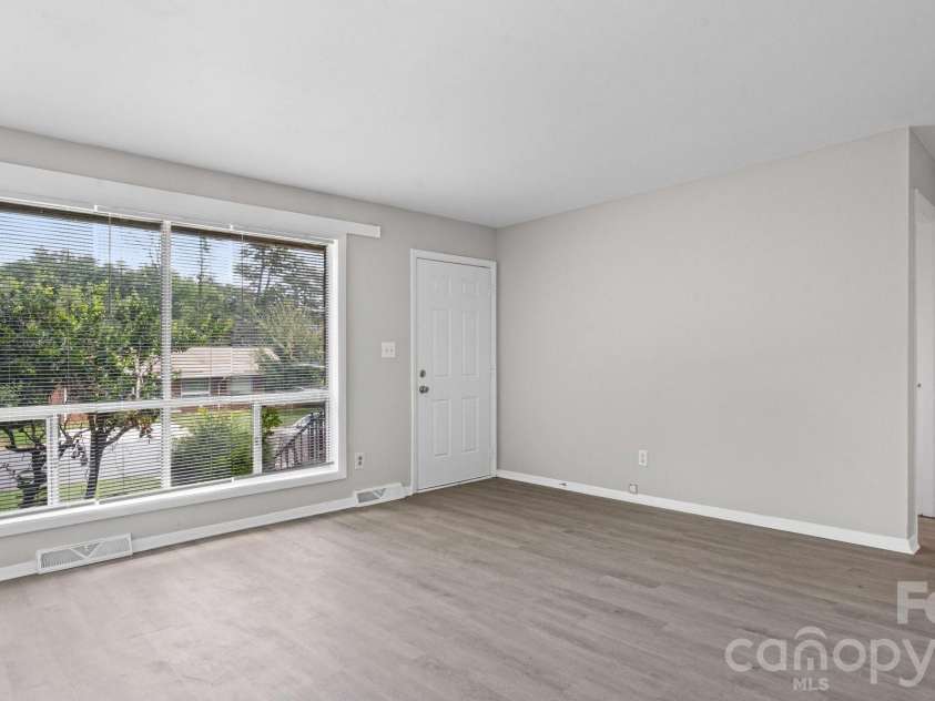 4926 Malibu Drive, Charlotte, NC 28215.  MLS# CAR4412464, YatesRealty ID 43760. 