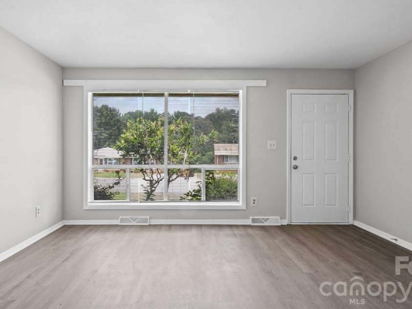 4926 Malibu Drive, Charlotte, NC 28215.  MLS# CAR4412464, YatesRealty ID 43760. 