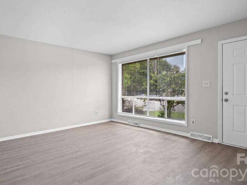 4926 Malibu Drive, Charlotte, NC 28215.  MLS# CAR4412464, YatesRealty ID 43760. 