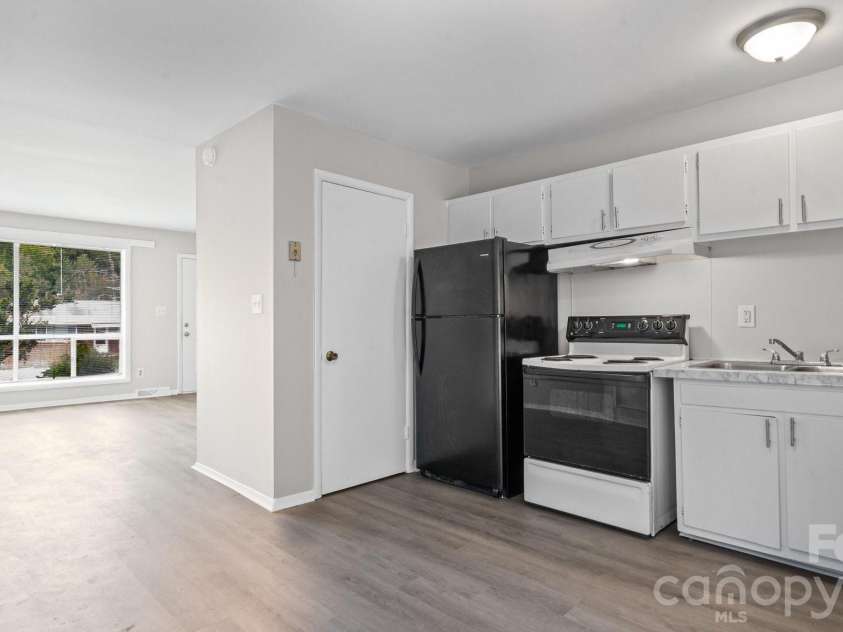 4926 Malibu Drive, Charlotte, NC 28215.  MLS# CAR4412464, YatesRealty ID 43760. 