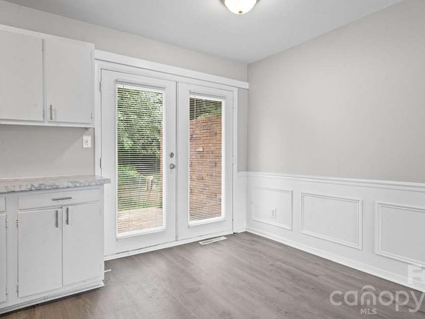 4926 Malibu Drive, Charlotte, NC 28215.  MLS# CAR4412464, YatesRealty ID 43760. 