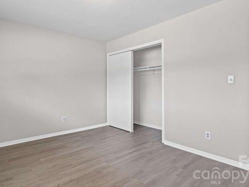 4926 Malibu Drive, Charlotte, NC 28215.  MLS# CAR4412464, YatesRealty ID 43760. 