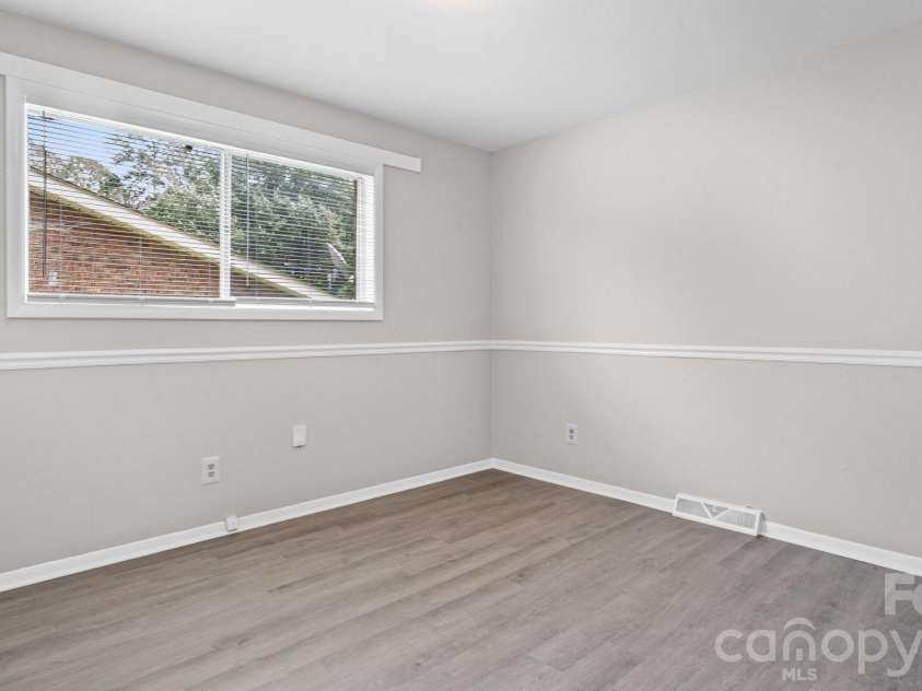 4926 Malibu Drive, Charlotte, NC 28215.  MLS# CAR4412464, YatesRealty ID 43760. 