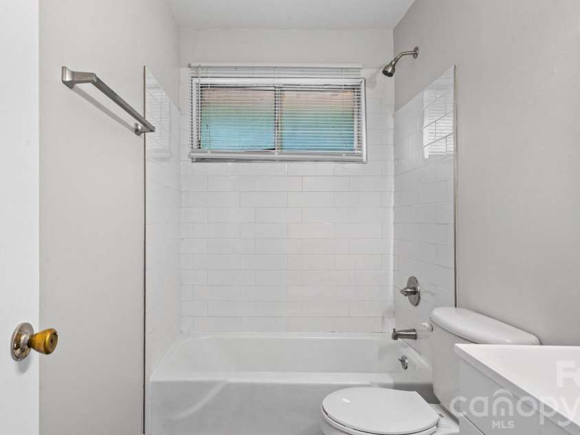 4926 Malibu Drive, Charlotte, NC 28215.  MLS# CAR4412464, YatesRealty ID 43760. 
