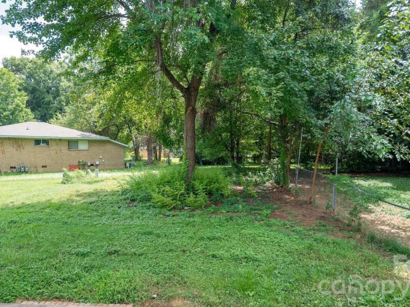 4926 Malibu Drive, Charlotte, NC 28215.  MLS# CAR4412464, YatesRealty ID 43760. 