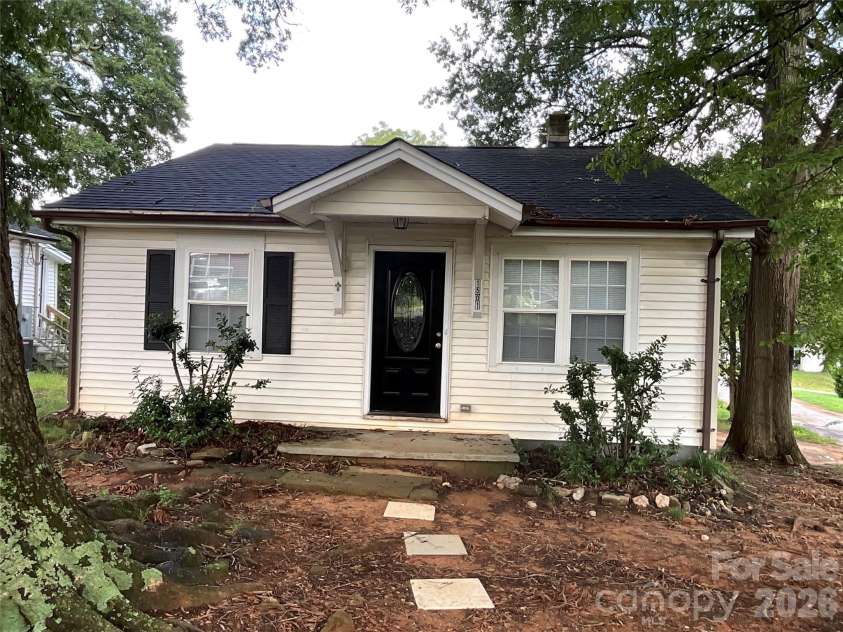 1501 Madison Street, Gastonia, NC 28052.  MLS# CAR4412911, YatesRealty ID 43762. 