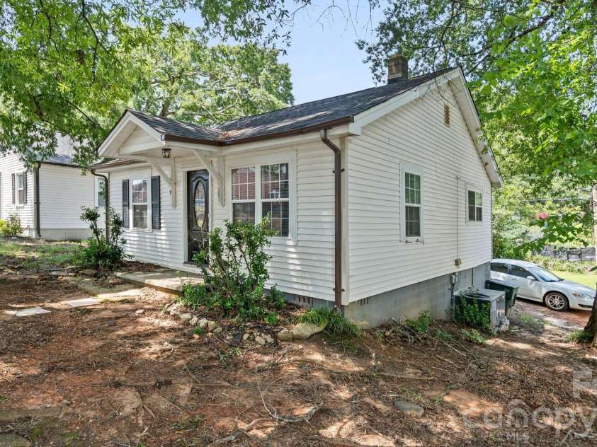 1501 Madison Street, Gastonia, NC 28052.  MLS# CAR4412911, YatesRealty ID 43762. 