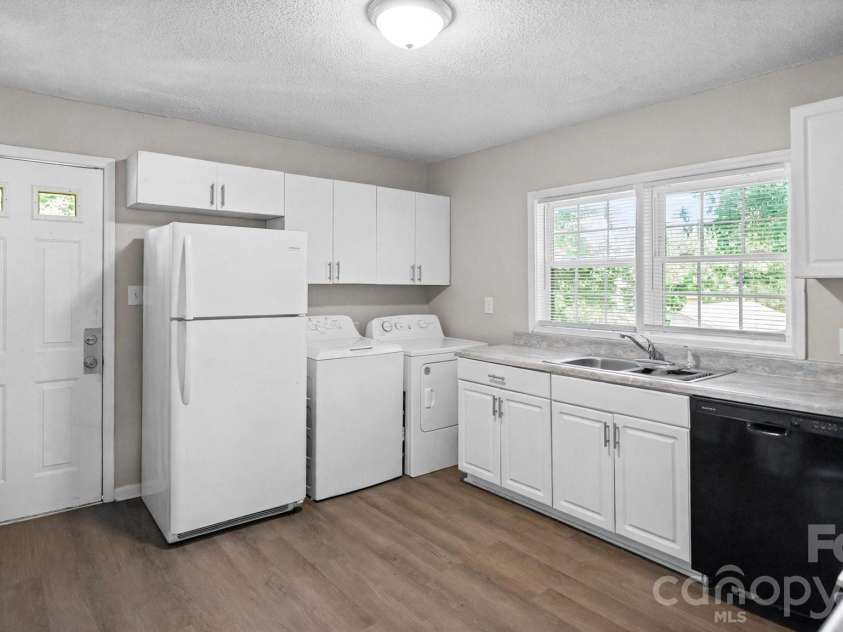 1501 Madison Street, Gastonia, NC 28052.  MLS# CAR4412911, YatesRealty ID 43762. 